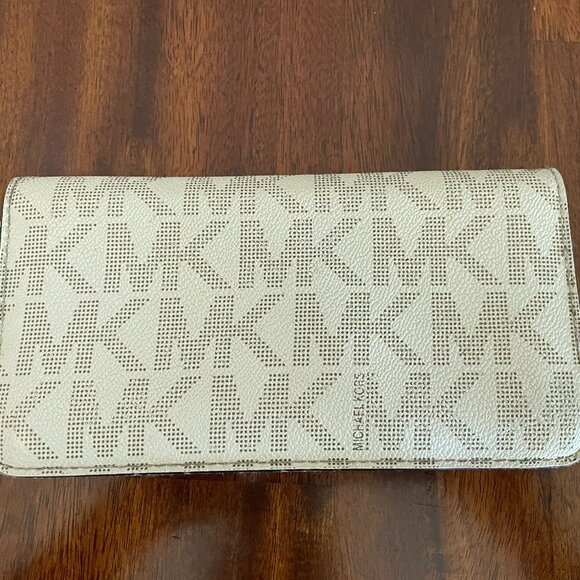 Michael Kors Hamilton Leather Wallet Cream White, Zip Around Wallet 8" x 4" - Picture 7 of 8